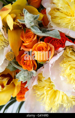 Wedding bouquet di rose, orchidee e peonie Foto Stock