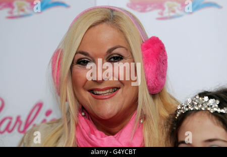 Vanessa Feltz alla proiezione di Barbie: A Mermaid's tale 2 presso Vue, Leicester Square a Londra. Foto Stock