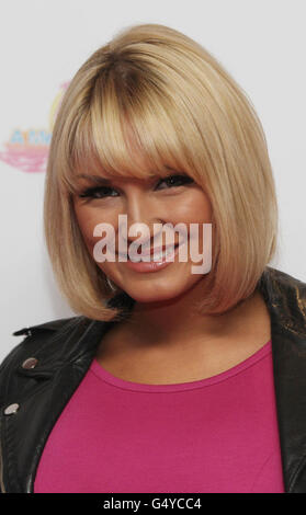 Sam Faiers alla proiezione di Barbie: A Mermaid's tale 2 presso Vue, Leicester Square a Londra. Foto Stock