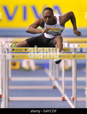 Julian Adeniran in azione durante gli Hurdles Mens 60 metri durante le prove Aviva e UK Indoor Championships, English Institute of Sport, Sheffield. Foto Stock