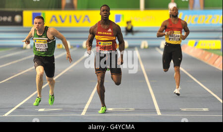 Atletica - Aviva Trials e UK Indoor Championships - Day Two - English Institute of Sport. Dwain Chambers (centro) vince i 60 metri durante le prove Aviva e il UK Indoor Championships, English Institute of Sport, Sheffield. Foto Stock