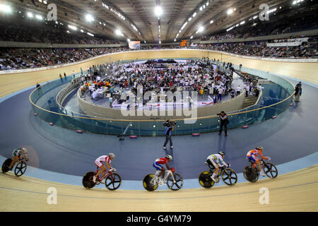 Escursioni in bicicletta - UCI ciclismo su pista di Coppa del Mondo e i giochi olimpici Evento di prova - Giorno 1 - velodromo olimpico Foto Stock