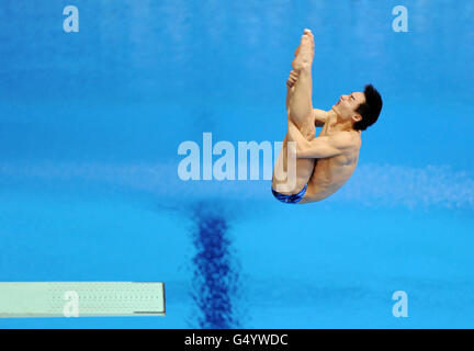 Qin Kai in Cina nella semifinale da 3 m a Springboard da uomo durante la diciottesima Coppa del mondo FINA Visa Diving presso l'Aquatics Center nell'Olympic Park di Londra. Foto Stock