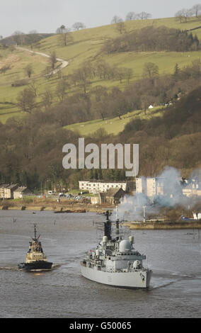 HMS Liverpool vele fino al fiume Clyde Foto Stock