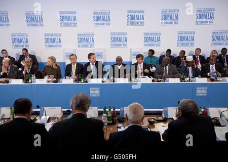 Il primo Ministro David Cameron (quinta sinistra) guida la Conferenza Somalia alla Lancaster House di Londra. Foto Stock