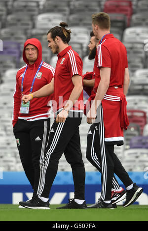 (Da sinistra a destra) il Galles David Cotterill, Gareth Bale, Joe Ledley e portiere Wayne Hennessey durante la camminata circa presso lo stadio comunale, Toulouse, Francia. Foto Stock