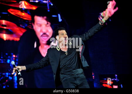 Sabato 18 Giugno Lionel Richie riproduce il Liberty Stadium data di inizio del tour del Regno Unito. Foto Stock