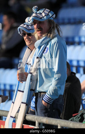 Calcio - Npower Football League Championship - Coventry City / Barnsley - Ricoh Arena. I fan di Coventry City immergersi nell'atmosfera degli stand prima del gioco Foto Stock