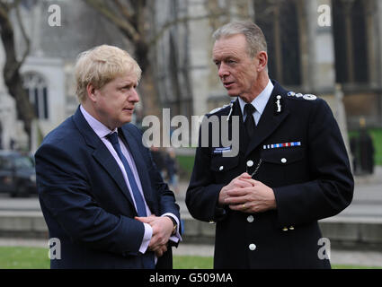 Il sindaco di Londra Boris Johnson insieme al commissario della polizia metropolitana Bernard Hogan Howe al Metropolitan Police Commissioner's Excellence Awards di Londra. Foto Stock