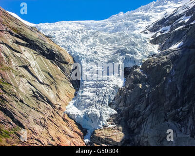 Il famoso Ghiacciaio Briksdal situato a Sogn og Fjordane county, Norvegia. Foto Stock