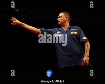 Freccette - McCoys Premier League 2012 - Westpoint Arena. Kevin Painter durante la sua partita con James Wade Foto Stock