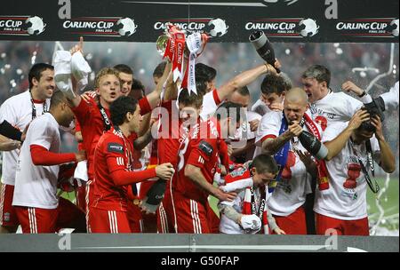 Calcio - Carling Cup - finale - Cardiff City v Liverpool - Wembley Stadium. Liverpool celebra la vittoria della Carling Cup Foto Stock