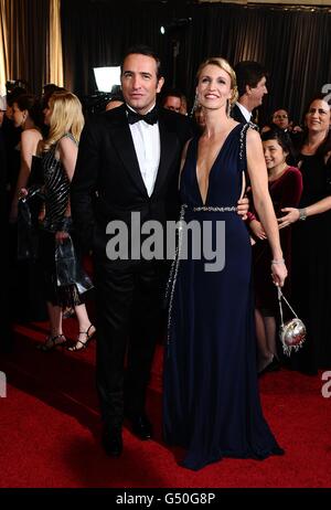 Jean Dujardin e Alexandra Lamy arrivano per l'84° Academy Awards al Kodak Theatre di Los Angeles. Foto Stock