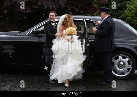 Attore Martin Compston e Tianna Chanel Flynn al Mar Hall resort nel Renfrewshire dopo il loro matrimonio. Foto Stock