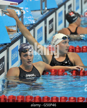 Francesca Halsall dopo aver vinto il caldo per la farfalla femminile di 100 m durante i campionati britannici di nuoto al Centro Acquatico nel Parco Olimpico di Londra. Foto Stock