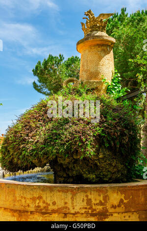 Le attrazioni di Barcelona, Parco a labirinto di Horta in Barcellona, Sculture nel parco, la Catalogna, Spagna. Foto Stock