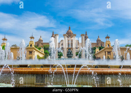 Barcellona, Spagna - 2 Maggio 2015: attrazioni di Barcellona, Museo Nazionale di Barcellona, Plaça de Espanya, Catalogna, Spagna. Foto Stock