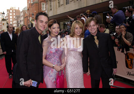 I presentatori televisivi per bambini ANT (a sinistra) e Dec (ANT McPartlin & Declan Donnelly) arrivano al British Academy TV Awards (BAFTA) di Londra. Foto Stock