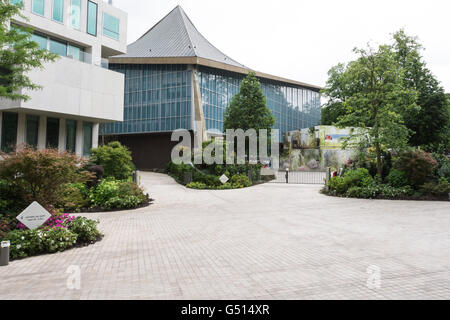 Il Design Museum (ex Commonwealth Institute) su Kensington High Street, London, England, Regno Unito Foto Stock