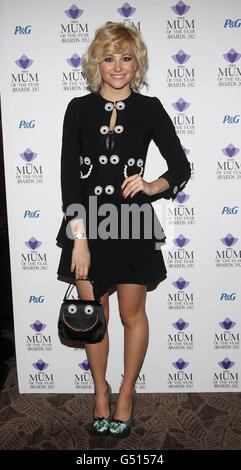 Pixie Lott arriva al Tesco Magazine MOM of the Year 2012 al Waldorf Hilton Hotel, Londra. Foto Stock