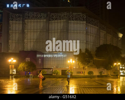 Cina, Chongqing, durante la notte in Times Square Foto Stock