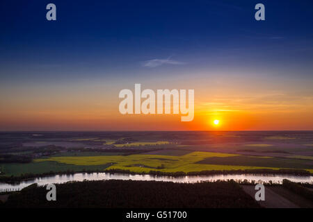 Vista aerea, guardando oltre la Müritzarm con tramonto direzione Prilborn, Larz, Meclemburgo Lake District, Rheinsberg, Mecklenburg Foto Stock