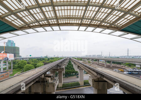 Cina, Shanghai, Transrapid percorso dalla fermata Maglev per l'aeroporto Foto Stock