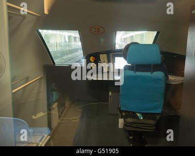 Cina, Shanghai, treno conducente in cabina di pilotaggio il Transrapid Foto Stock