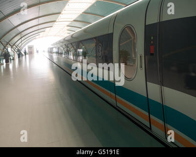 Cina, Shanghai, vista lungo il Transrapid di Shanghai presso il Haltestation Foto Stock
