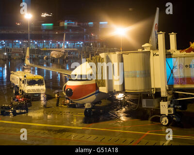 Cina Yunnan Sheng, Lijiang Shi, notte all aeroporto di Lijang Foto Stock