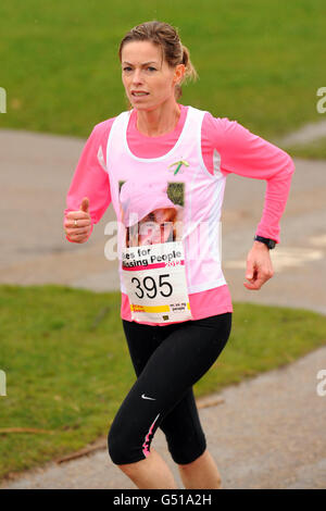 Kate McCann partecipa al Miles for Missing People Run, nel Regent's Park, nel centro di Londra. Foto Stock