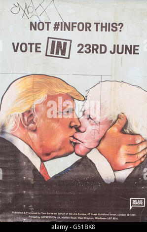 Poster in favore del voto di rimanere nell'Unione europea con Donald Trump e Boris johnson kissing Foto Stock