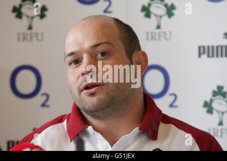 Rugby Union - RBS 6 Nations Championship 2012 - Inghilterra / Irlanda - Ireland Press Conference - Carton House. Il capitano irlandese Rory Best parla ai media durante la conferenza stampa alla Carton House di Maynoth. Foto Stock