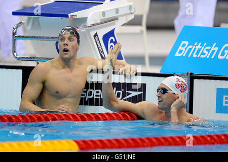 Nuoto - British gas Swimming Championships 2012 - Day Four - Aquatics Centre. Simon Burnett (a destra) e Grant Turner dopo la semifinale Freestyle da 100 m maschile Foto Stock