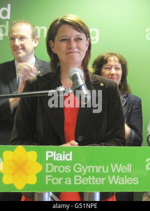 Leanne Wood che è stato eletto come il nuovo leader dei nazionalisti gallesi Plaid Cymru a Cardiff. Foto Stock