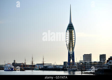 Spinnaker Tower, Portsmouth, mattina Foto Stock