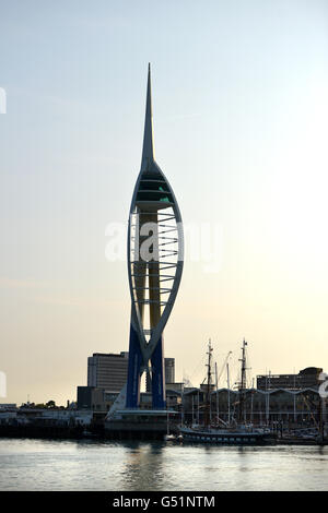 Spinnaker Tower, Portsmouth, mattina Foto Stock