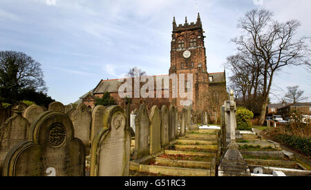 Chiesa di San Pietro a Woolton, dove è sepolta la tomba di Eleanor Rigby, che i Beatles cantavano una canzone. Foto Stock