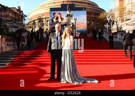 Arrivo per la prima mondiale del Titanic 3D, presso la Royal Albert Hall, Prince Consort Rd, Londra. Foto Stock