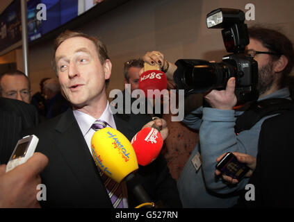 Taoiseach Enda Kenny arriva stasera per il fine Gael Ard Fheis al centro congressi di Dublino. Foto Stock