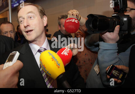 Taoiseach Enda Kenny arriva stasera per il fine Gael Ard Fheis al centro congressi di Dublino. Foto Stock
