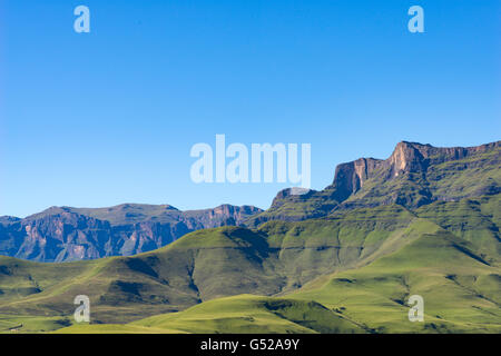 Sud Africa, KwaZulu-Natal, giganti Castle Game Reserve, escursionismo a Cattedrale di picco nelle montagne Drakensberg Foto Stock