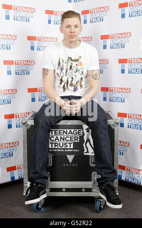 Il Professor Green, noto anche come Stephen Manderson, backstage al Teenage Cancer Trust presso la Royal Albert Hall di Londra. Foto Stock