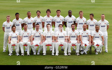 La squadra di cricket della contea dell'Essex di Adam Whiler, Kishen Velani, Tymai Mills, Billy Godleman, Harry Ramsden, Michael Comber, Maurice Chambers, Tom Westley, Jaik Mickleburgh, Tom Craddock. (Prima fila da sinistra a destra) Greg Smith, Tim Phillips, David Masters, James Foster, Graham Napier, Mark Pettini, Charl Willoughby e Alviro Petersen posano per una foto di squadra durante la giornata stampa al Ford County Ground di Chelmsford. Foto Stock