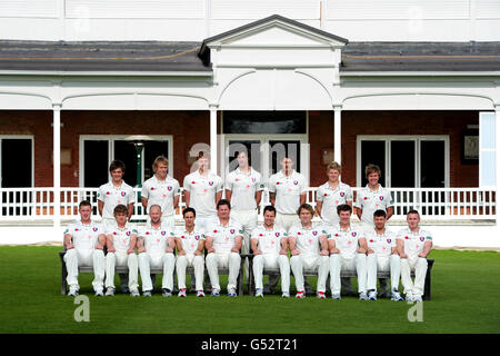 Kent CCC Back Row (L-R:) Chris Piesley, Mark Davies, Charlie Shreck, Ivan Thomas, ben Harmison, Sam Billings, Fabian Cowdrey Front Row (L-R:) Alex Blake, Sam Northeast, Darren Stevens, Brendan Nash, Robert Key, Geraint Jones, Mike Powell, Matt Coles, Simon Cook e Ashley Shaw Foto Stock
