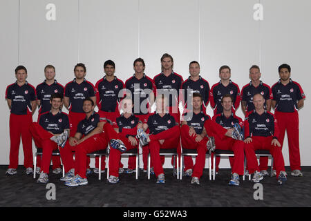 Gruppo di squadre Lancashire in un giorno Kit: Fila posteriore da sinistra a destra: Simon Kerrigan, Karl Brown, Stephen Parry, Andrea Agathangelou, Jordan Clark, Oliver Newby, Stephen Moore, Gareth Cross, Luke Procter e Naqaash Tahir prima fila da sinistra a destra: Kyle Hogg, Sajid Mahmood, Steven Croft, Captain Glen Chapple, Paul Horton, Tom Smith e Gary Keedy Foto Stock