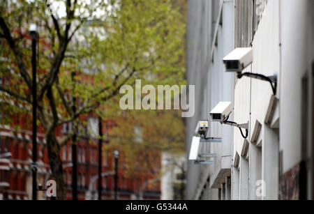 Una foto di stock di telecamere TVCC sul lato di un edificio nel centro di Londra. Foto Stock