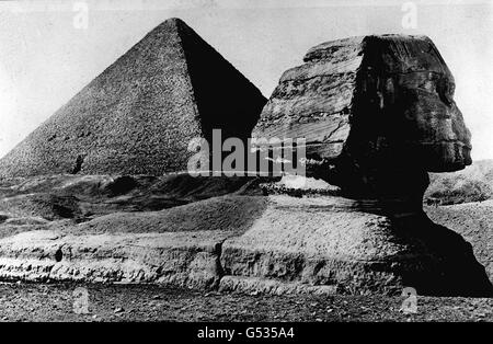 La sfinge e piramide Foto Stock