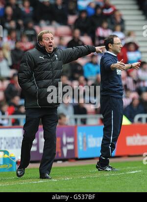 Harry Redknapp, direttore di Tottenham Hotpsur (a sinistra), e Martin o'Neill, manager di Sunderland (a destra), sulla linea di contatto. Foto Stock