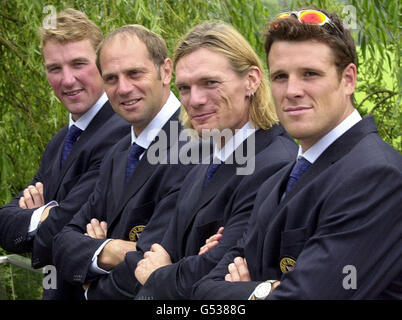 La squadra olimpica di canottaggio da uomo senza coxless quattro a Henley . Da sinistra a destra: Matthew Pinsent, Steven Redgrave, Tim Foster e James Cracknell. * da quando questa squadra è stata formata per la stagione 1997, ha vinto tre titoli mondiali (uno con ed Coode che sostituisce Foster) e tre titoli di Coppa del mondo e si recherà a Sydney come favorito per l'oro. 22/9/00: 22/9/00: Alla grande età di 38 anni, Redgrave si prepara ad andare per la sua quinta medaglia d'oro olimpica consecutiva nelle prime ore del 23/9/00 a Sydney 2000. Foto Stock